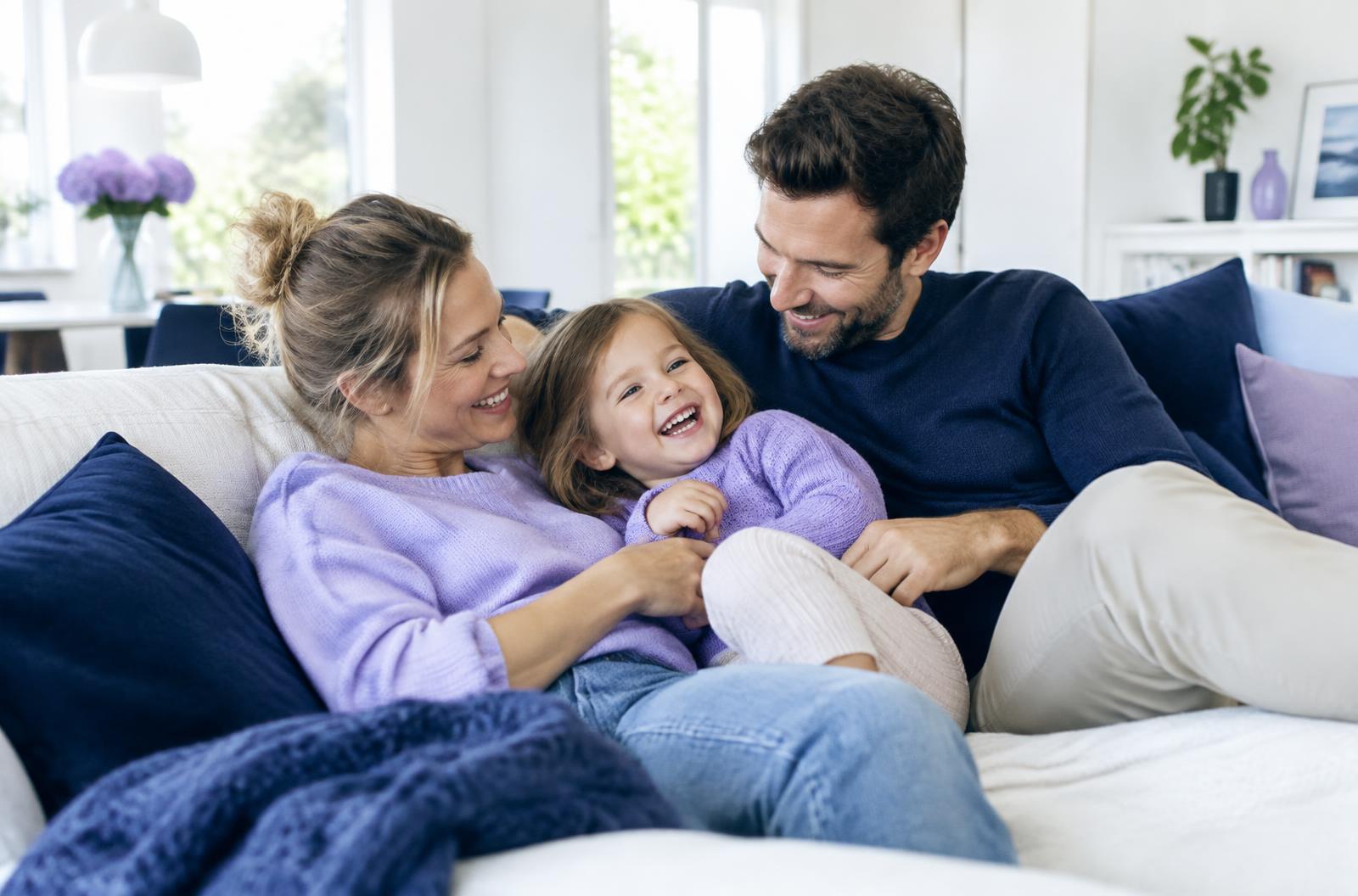 Familie in ihrem geschützten Zuhause